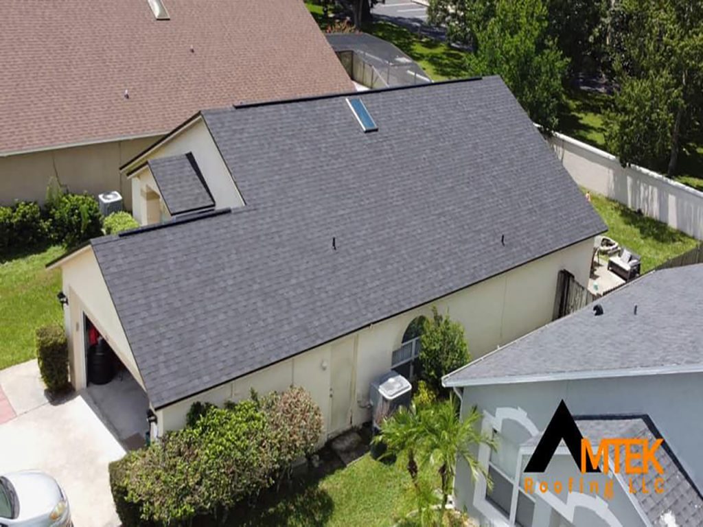Residential roofing service image